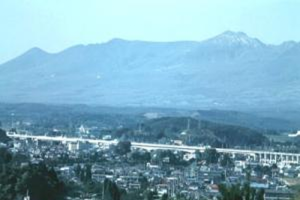 市街地から那須高原を望む画像