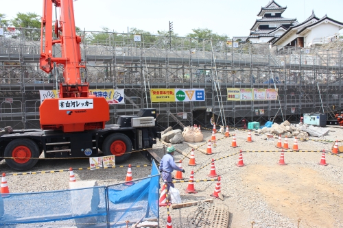 正面の工事の様子(南西から)H26.5.14現在