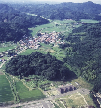 白河関跡全景（南上空から）