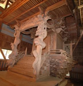 鹿島神社の神殿の彫刻