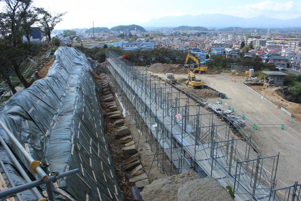 本丸北面　石積み施工状況（東から）