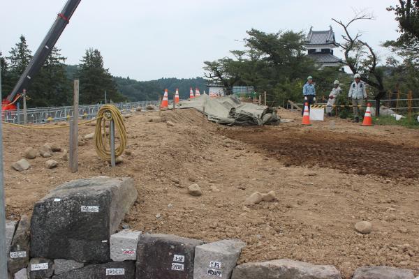 本丸・北面の盛土作業状況