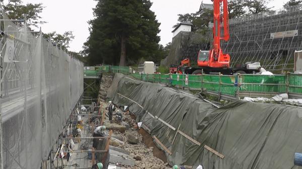 帯曲輪北面の修復工事状況