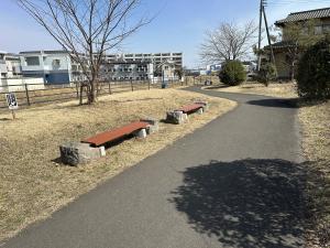 せせらぎ通りベンチ(2)