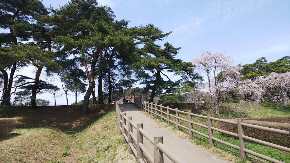 駐車場から南湖公園へ