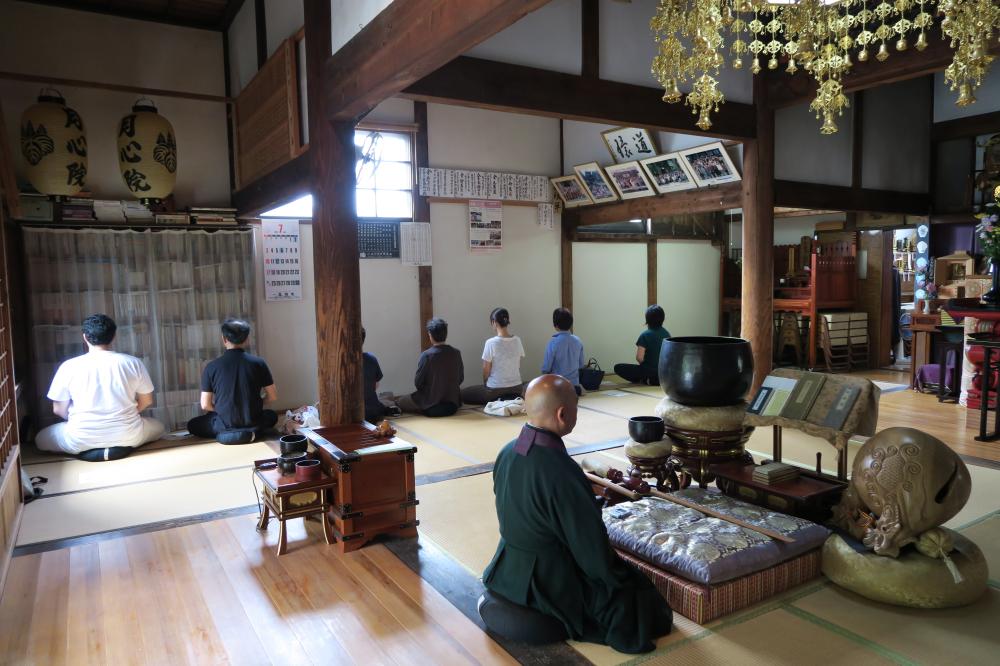 座禅会の様子(月心院)