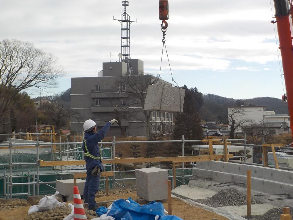 (4)クレーン積み下ろし