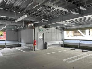 立体駐車場2階階段室