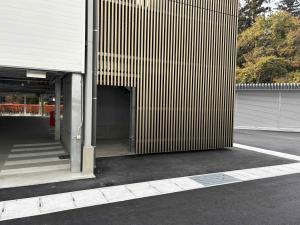 立体駐車場1階階段室