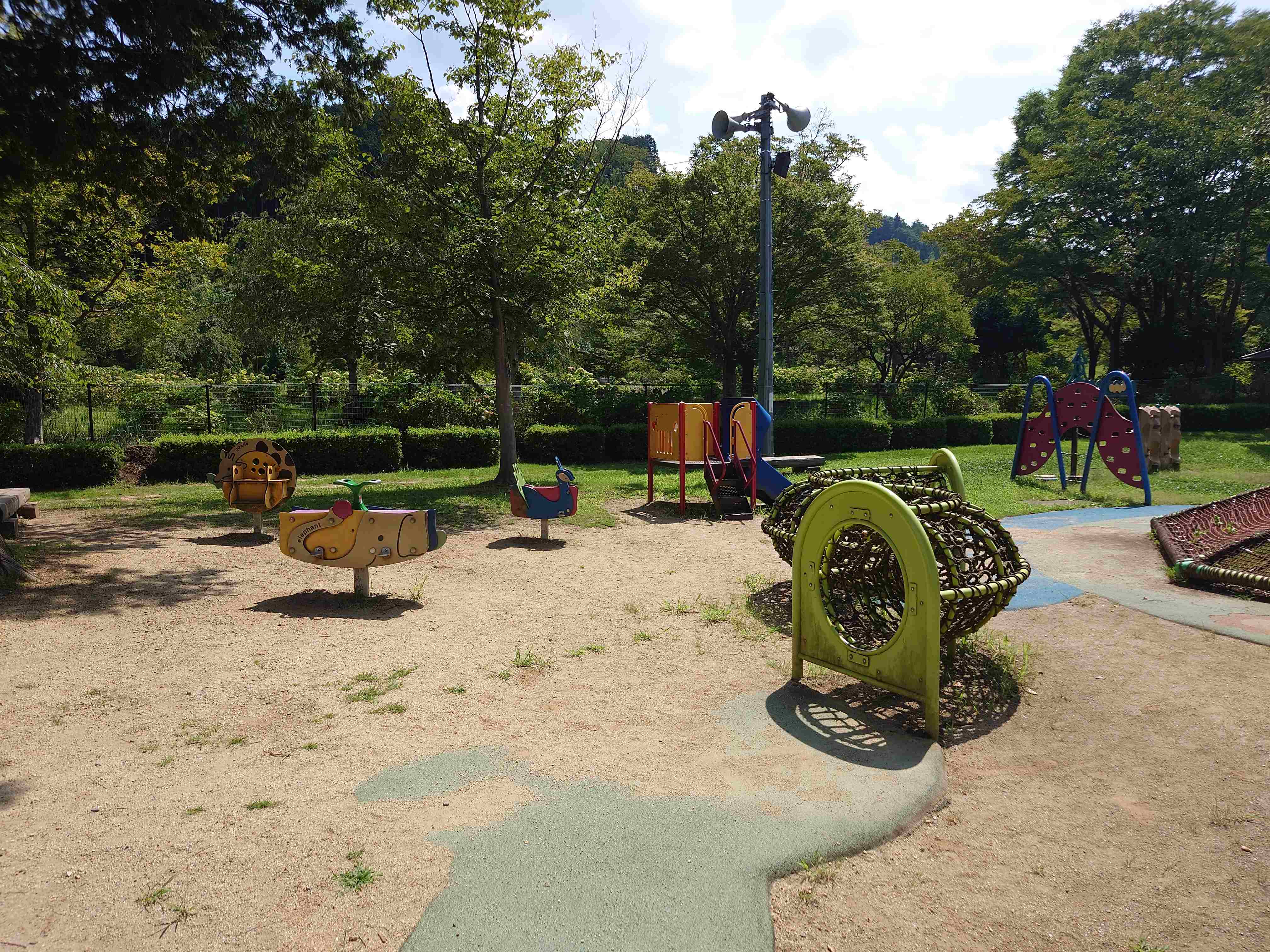 白河関の森公園_トンネル遊具ほか