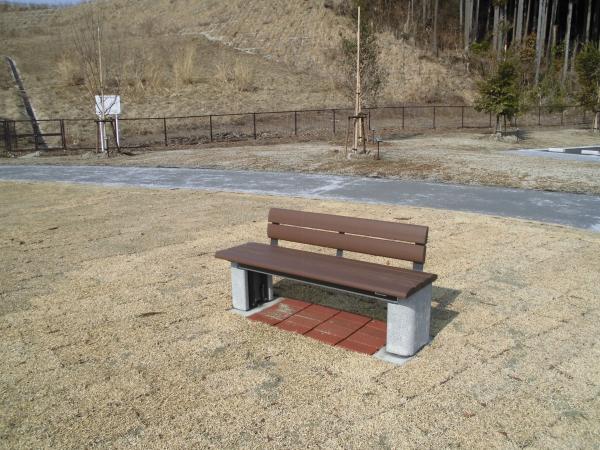 葉ノ木平復興記念公園_カマドベンチ
